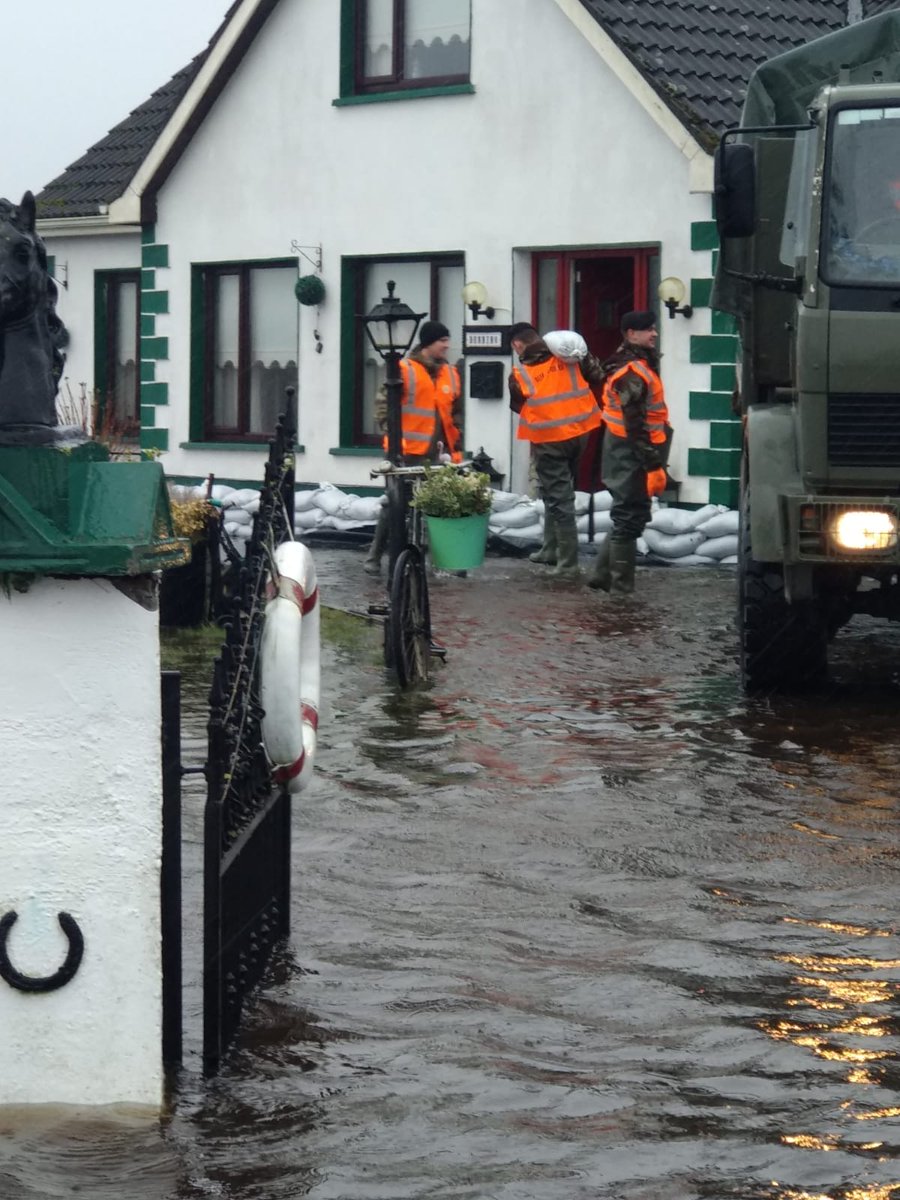 Again today with #StormJorge brewing the 6 Bn are out in the Athlone area assisting the local authorities with flood defences. #strengthenthenation #defenceforces #irisharmy #resilience #physicalcourage