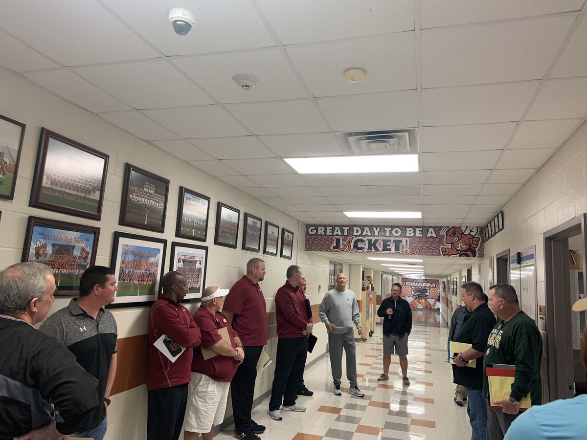 alvin_jacketfb's tweet image. A wealth of football knowledge in this hallway. #OptionFootball