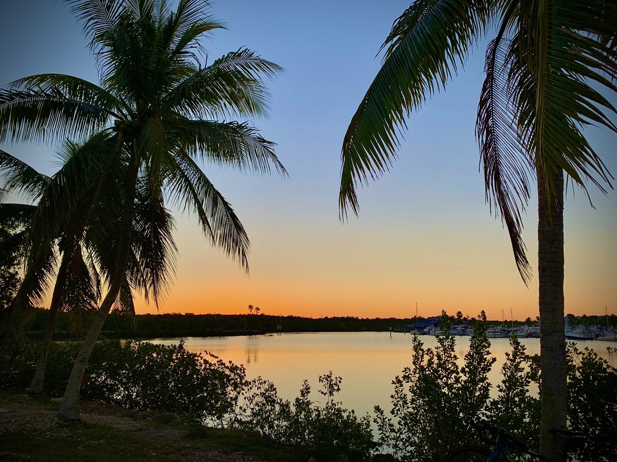 Sammy317's tweet photo. Beautiful morning to ride:) just a minor frustration with my left contact, but thankful for another safe training ride from the gravel to the road! Oh did I mention the spectacular sunrise! Yeah, pretty sweet! #RaceHappy #MultiraceAmbassador #LetsGo https://t.co/RBI7xOKn6I