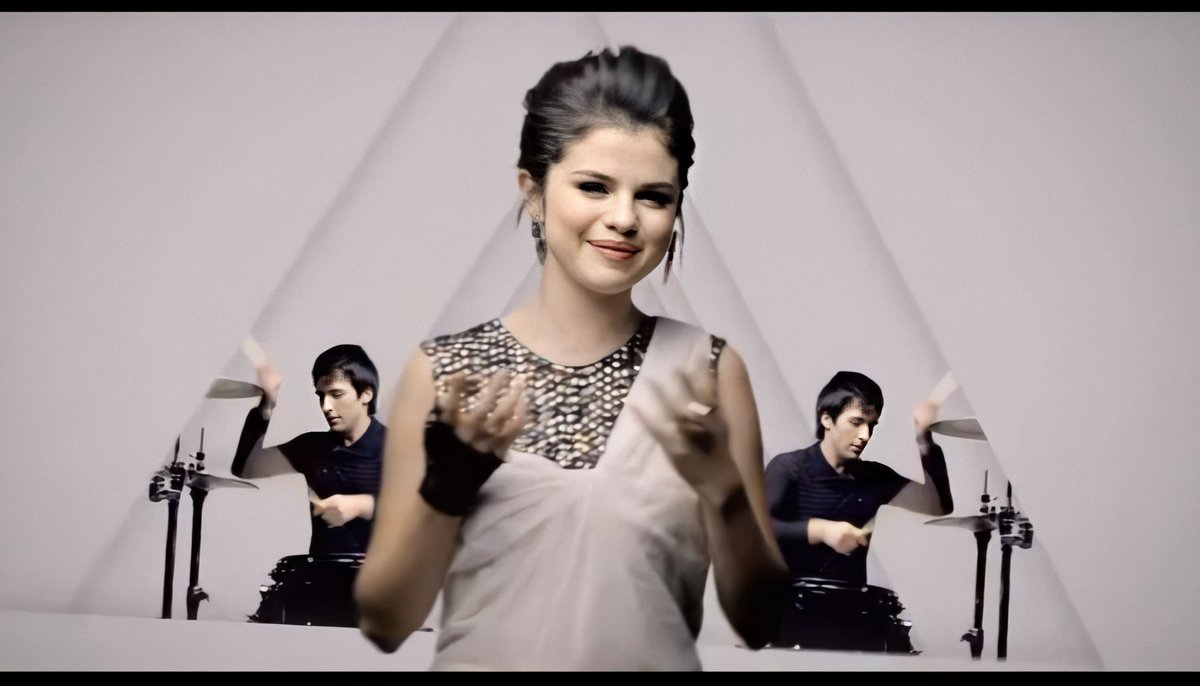 Naturally(Selena Gomez & The Scene, 2009) .