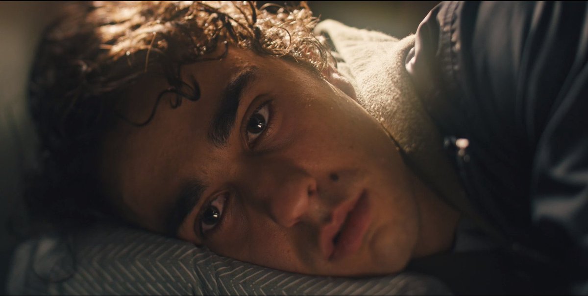 書類 ケーブル Na Twitteru ランペイジ面白かったねー ところで ジュマンジ ウェルカム トゥ ジャングル でドウェイン ジョンソンと一緒にダブル主演を演じたアレックス ウルフくんが出演する ヘレディタリー 継承 というとても素晴らしい映画があるのですが