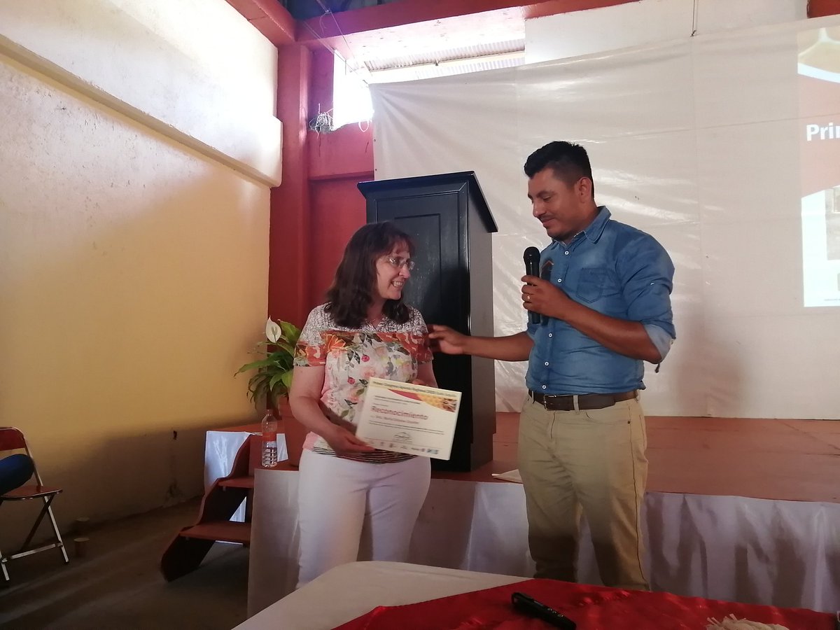 asganaren's tweet photo. Día de éxito del Congreso en #Juquila #Oaxaca, gran unión y planeación con nuestros colegas, vamos por el segundo día!
#MielVivaASGANAREN #ASGANAREN https://t.co/DQgSIeKH6e