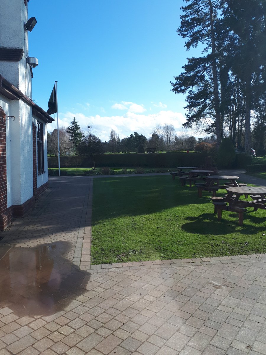 ProWoodcote's tweet photo. And now look!!! #sunisout #obsessedwiththeweather #golflife #puddledriesup 🌞🌞🌞 #rollonspring https://t.co/QcMoaCUl61