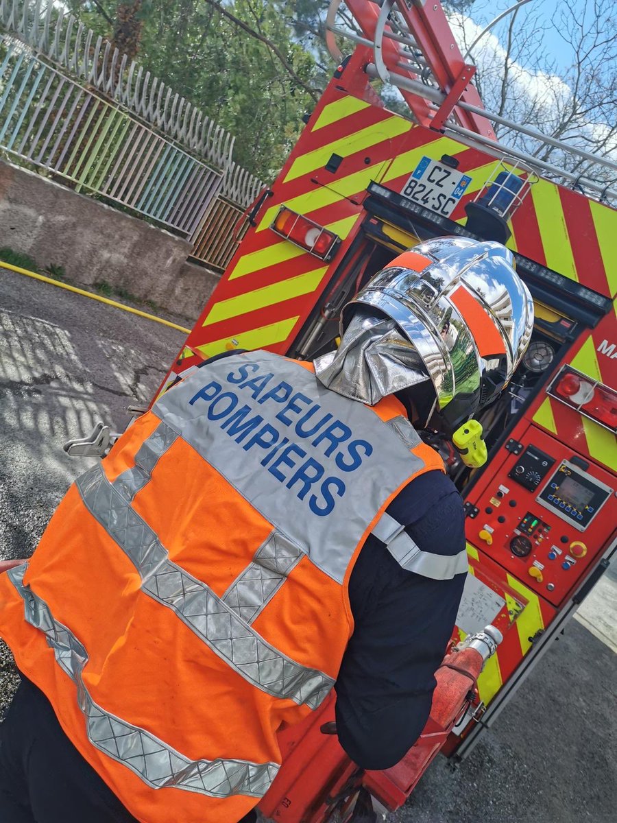 Pompiers 04 tweet media