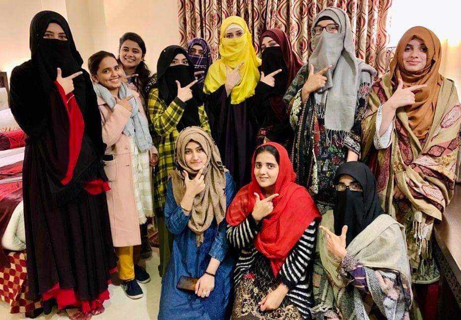 atiqabhatti1's tweet photo. Our female City Leads across Pakistan had a wonderful meetup with our Co Founder, #UmmeMuhammad and discussed overall Pakistan wide plans to support women across every city of Pakistan... ! Are you ready to join the #Female team of #MillionSmiles and support women across Pakistan https://t.co/QJlbGXKOaf