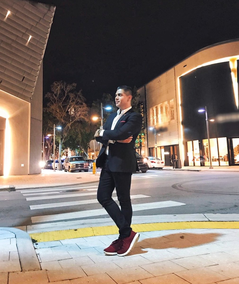 Emocionarse también por la felicidad de otro, ¡me encanta!
.
Getting exited because of  someone else's happiness, that's awesome!
.
#OscarVigoya #GerenciandoConEstilo #Radio #Host #Producer #Communication #Artist #Style #Miami #USA #God #Love #Faith #Work #MiamiDesignDistrict