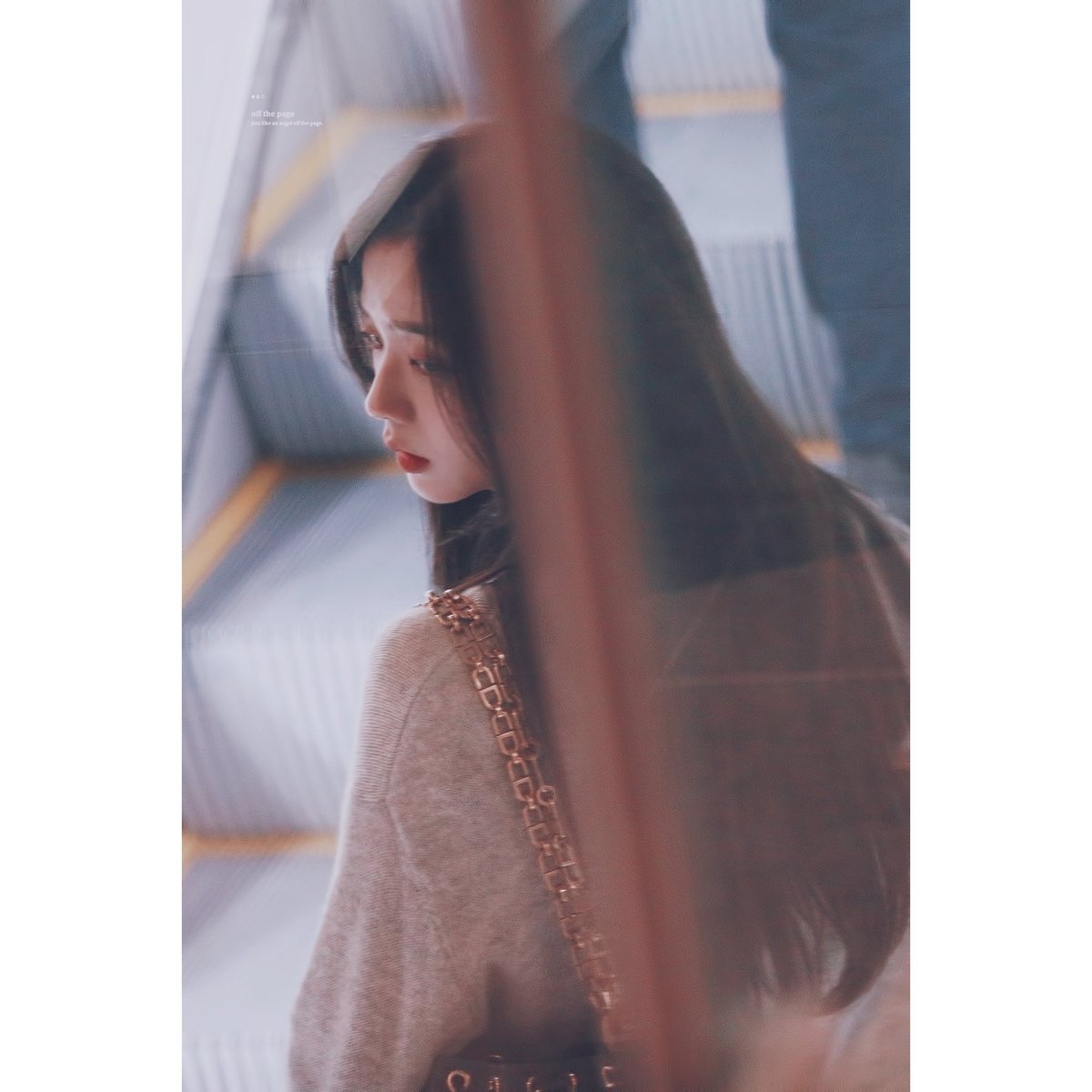 vsoosource's tweet image. taehyung had no idea what to do when he lost his film cam, not until someone stood right infront of him holding it- kim jisoo, his longtime crush and the only subject of his camera.

&quot;i like your pictures, by the way. you might wanna send it to me?&quot;

&quot;...what?&quot; 𝘴𝘩𝘪𝘵.