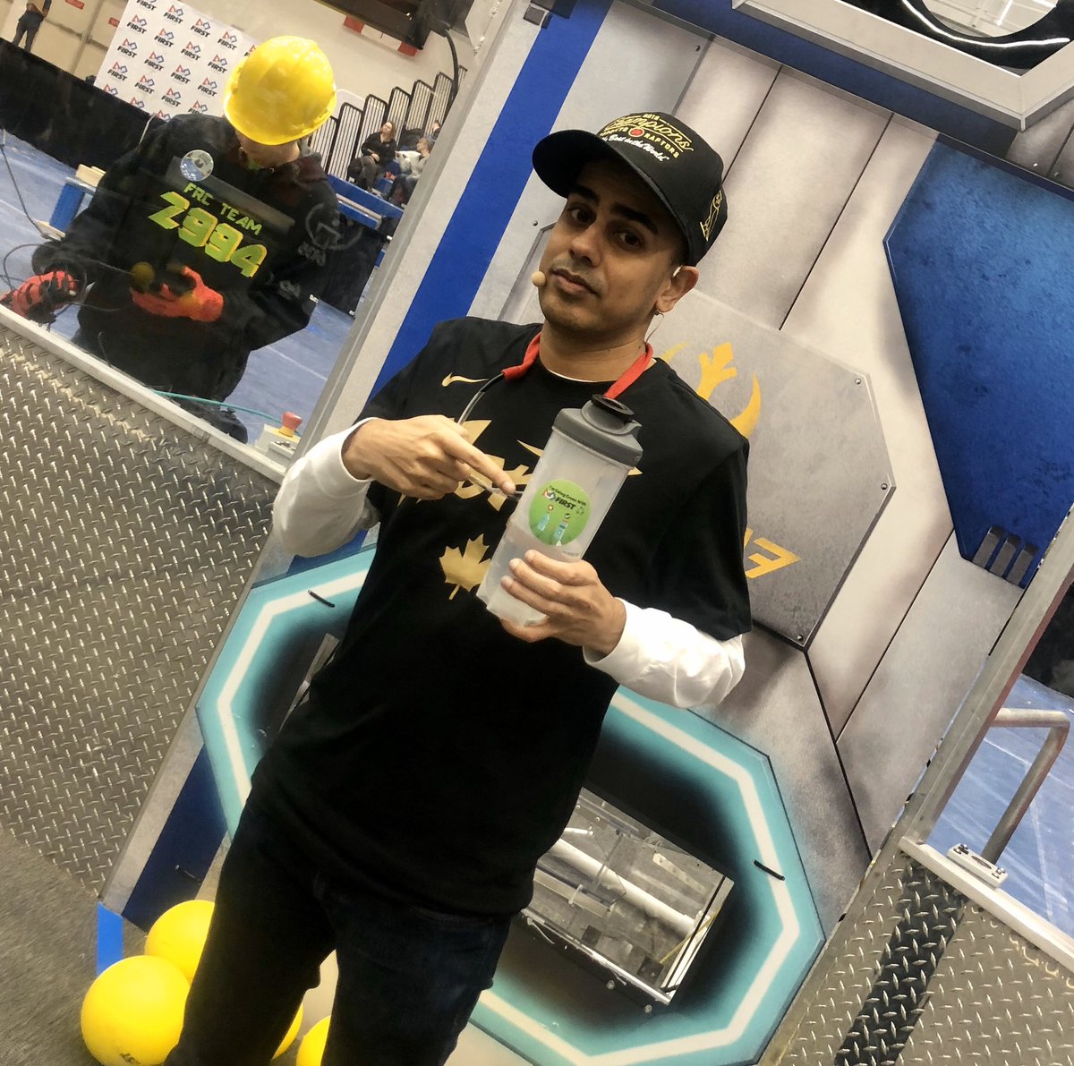 CANFIRST's tweet photo. Join @FRCTeams who are going green at @durhamcollege by using reusable instead of disposable water bottles at this & other District Events throughout the season! Present your reusable water bottle to @paulkeenan59 at the swag table to receive your #FIRSTProjectGreen sticker https://t.co/tpcMQsPuI4