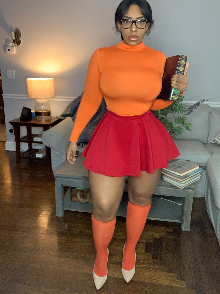 Ramp_age117's tweet image. Velma Cosplay today on stream at 4pm est on twitch.tv/ramp_age117...
Also see the rest of this Velma Cosplay set which includes videos on my Patreon... patreon.com/storms007