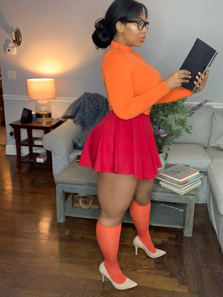 Ramp_age117's tweet image. Velma Cosplay today on stream at 4pm est on twitch.tv/ramp_age117...
Also see the rest of this Velma Cosplay set which includes videos on my Patreon... patreon.com/storms007