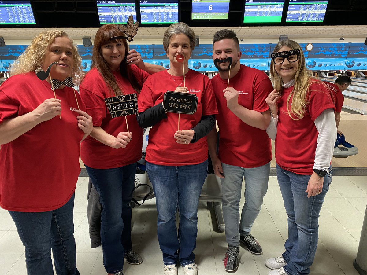_shanes1's tweet photo. Bowling today for #JuniorAchievement! The money raised today will help 3,000 kids! If you’ve never heard of them, check them out! https://t.co/X2GSkhtXRp https://t.co/3uEPh4MrAO