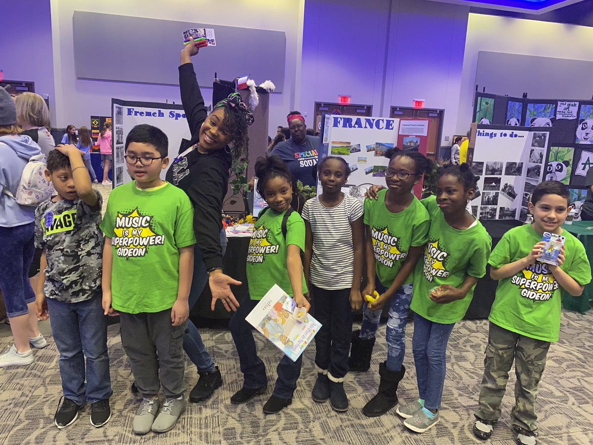 ShaneeCharles's tweet photo. I love that my students (both current and past) still get excited to run into me!
#Here4Kids #wearemisd #misdmulticulturalfestival #diversityisaverb #exceptionalkids #joyfulleaders #principallife https://t.co/c6BXv8S2ry
