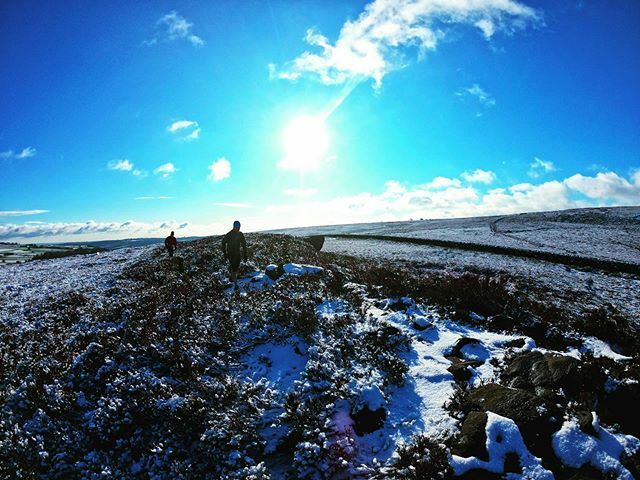 _alistair_wood's tweet photo. Beaut of a blast out on Tuesday morning with the @beta_running gang ❄️ 🏃🏻♂️ 🏃♀️ .
.
.
.
.
.
,
.
.
:
#sheffield #sheffieldissuper #theoutdoorcity #icebug #icebuguk #ud #ultimatediraction #findyourfrontier #peakdistrict https://t.co/wcqPqdOnqE https://t.co/3XqBLweB2s