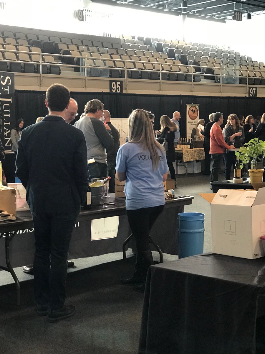 Michigan Wine Trail tweet media