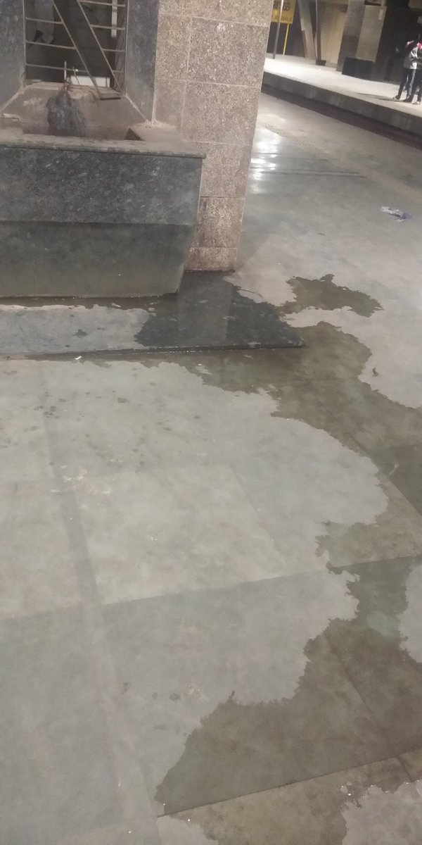 JasmeetSinghKo5's tweet photo. This problem is from from last 5days I have be been regular visit at #Rabalestation for office visit and no one is there to maintain this station @SwachhMaha @RailwaySeva @bjpnavimumbai @CMOMaharashtra #rabaleRailwayStation @JasmeetSinghKo5 https://t.co/NpLkLCrHkz