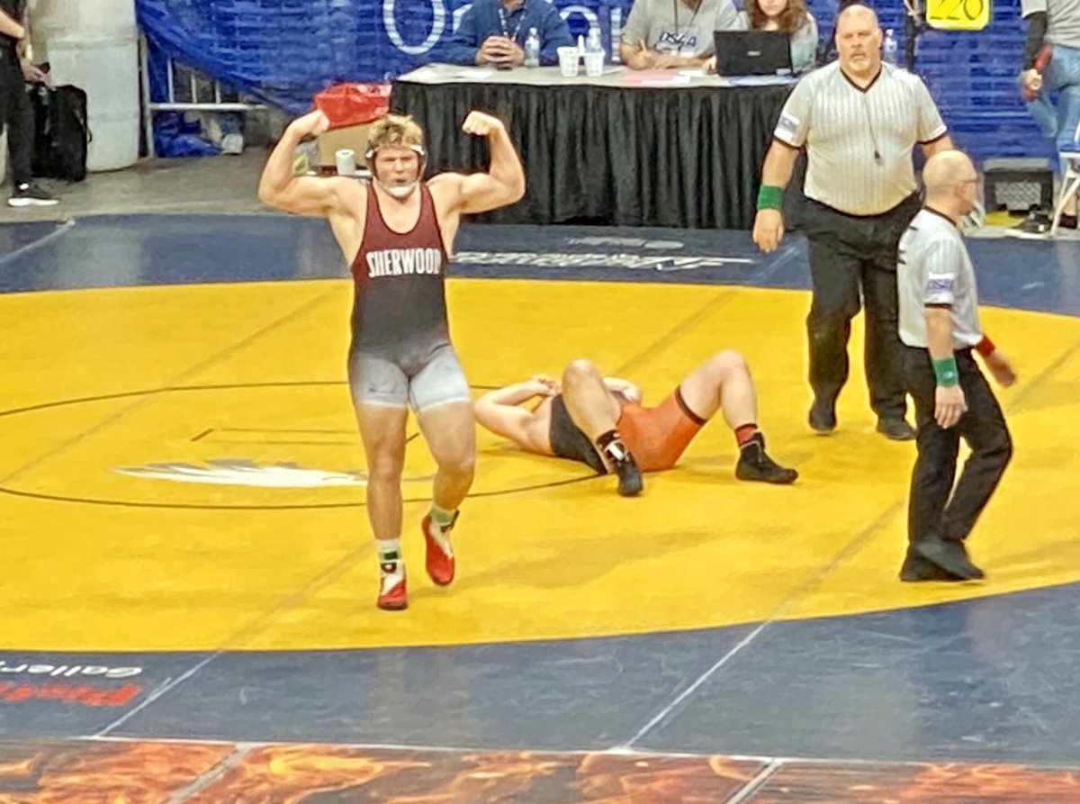 WrestleSherwood's tweet photo. Like a hammer! @BryanCuthberts3 pins Roseburg’s Hunter Blix in 1:32 in the 220-lb semifinals, punches his ticket to tonight’s state championship. #BringingHomeHardware #SherwoodStrong #TenaciousTen #OSAAstate https://t.co/tOqCkPzTQN