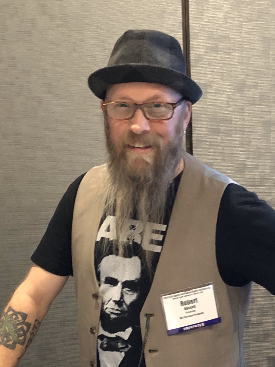 bzogley's tweet photo. Student-centered learning: learners choose not only what to study but also how and why that topic matters. #Teachers teaching Teachers @ the #CTAEHR 🙌🏼👊🏼 @edupatriot7 #WeAreCTA #CAILC #CTAIFT https://t.co/Qsf3S4mN2g