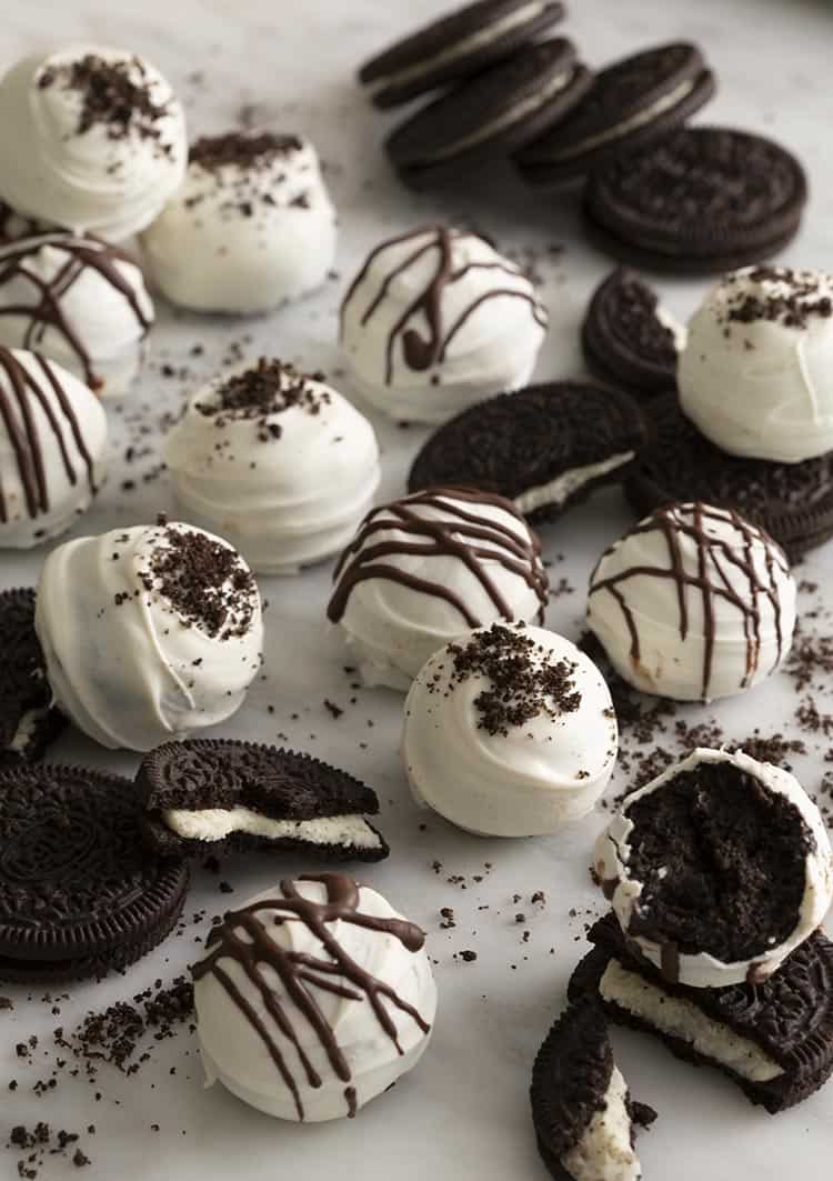 HAPPY BIRTHDAY YOU TWO!! So happy to have have you in my space family.

I made ya cake pops, oreo flavored. Your favorite! <a href="/SpaceDaddyo/">Takashi 💍 Shirogane</a> <a href="/SpaceBaddyo/">Shiro/Ryou 🐧 Project Kuron</a> ! 🎉🍪🍭