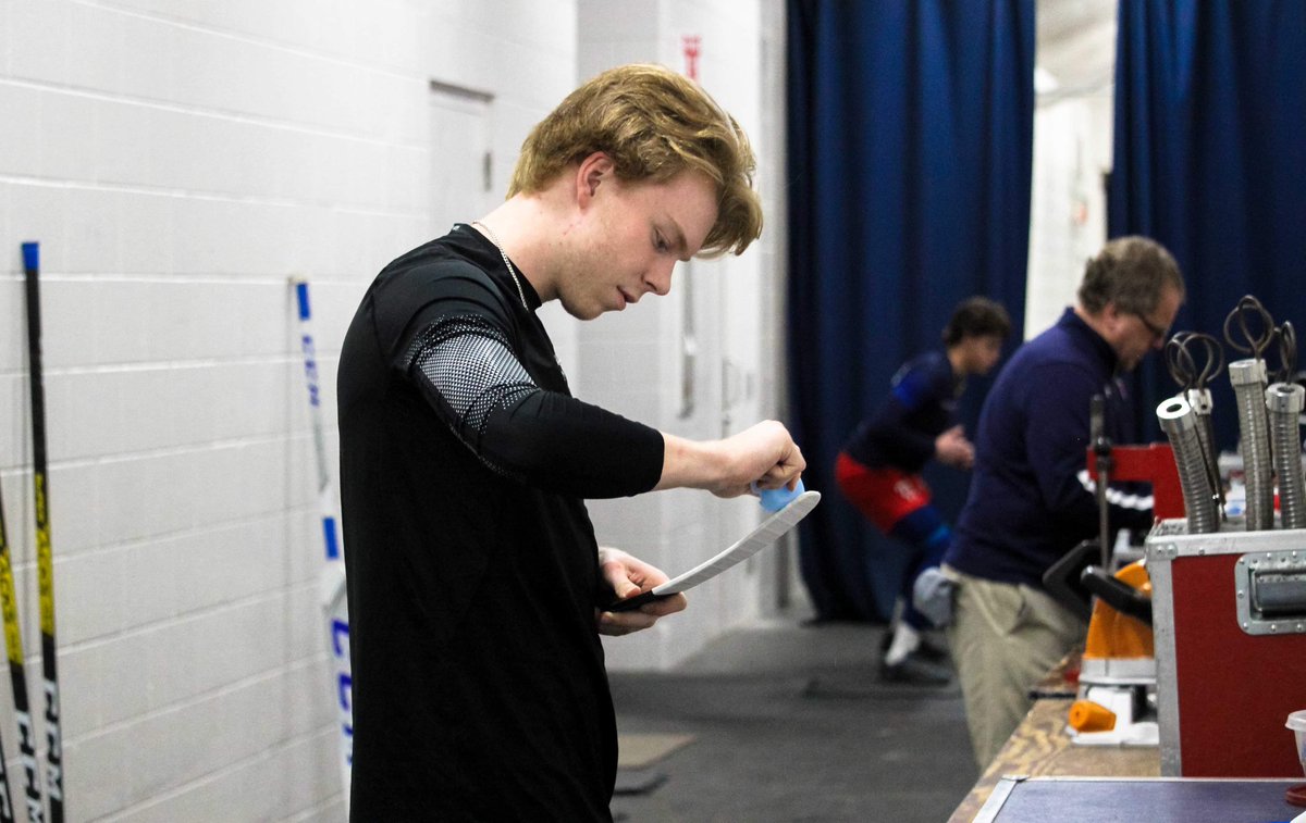 hockeytape's tweet photo. When you see someone on the @OHLRangers not using Howies. We feel you @IsaacLangdon20 we feel you. 😪 https://t.co/1Ob7RapbgJ