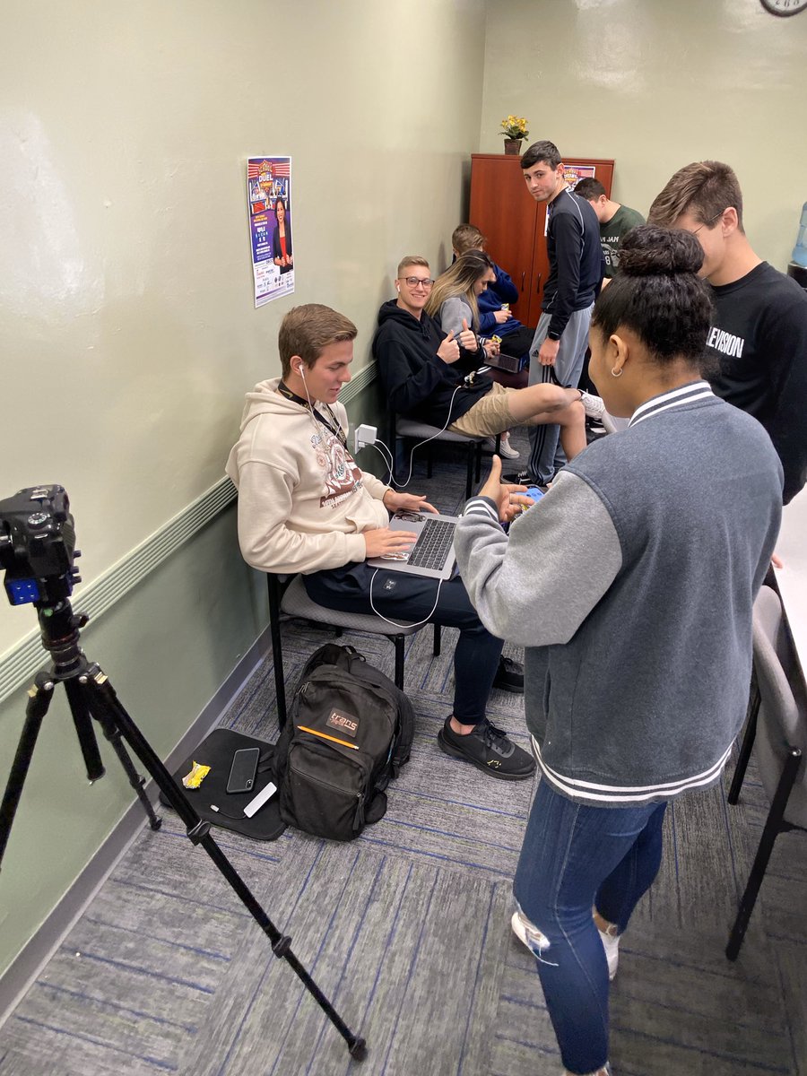 shortcutstv's tweet photo. @cchsctv, @wmsdtv and @SeminoleRidgeTV here at @BECONTV for an @STNNOW Crazy 8 practice!
#AlwaysGrinding #AlwaysImproving #SouthFloridaProud #StrongerTogether #WatchOutDC
#SouthFlorida #StudentFilm #HighSchool #Journalism #soflo #film @CooperCityHigh @browardschools https://t.co/EHKB2zGM82