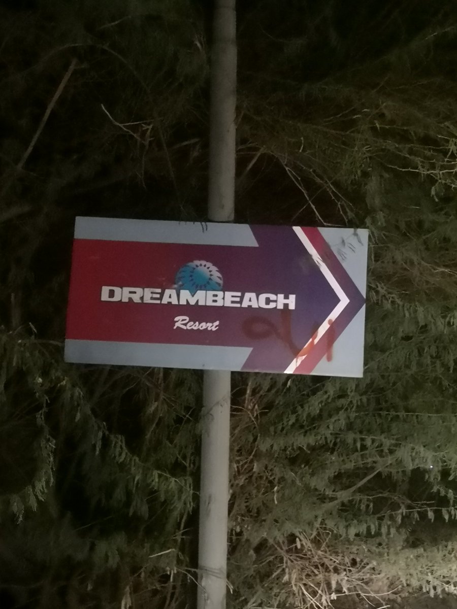 ChechoEsper's tweet photo. Pues nada aquí estoy, en el mar muerto en Jordania y me entero que @DreambeachFest tiene un resort!? 😂😂 https://t.co/y0K9apX8Bo