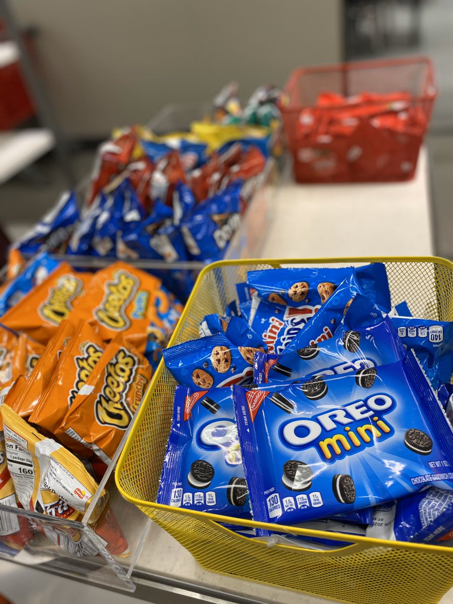 JadaHearon's tweet photo. Big Birthday Celebration for Dr.Seuss’s birthday at #T1013 #D416 #Targetfun #DrSeuss what’s your favorite Dr.Seuss book? Mine is “What Pet Should I Get” ❤️🎯 @RebeccaGermroth @amoFOshow https://t.co/l5QooeATUP