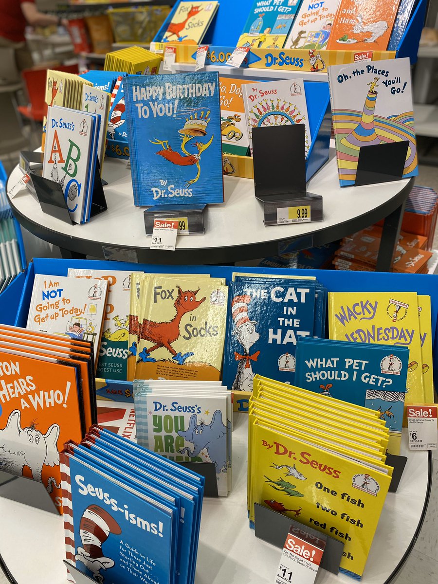 JadaHearon's tweet photo. Big Birthday Celebration for Dr.Seuss’s birthday at #T1013 #D416 #Targetfun #DrSeuss what’s your favorite Dr.Seuss book? Mine is “What Pet Should I Get” ❤️🎯 @RebeccaGermroth @amoFOshow https://t.co/l5QooeATUP
