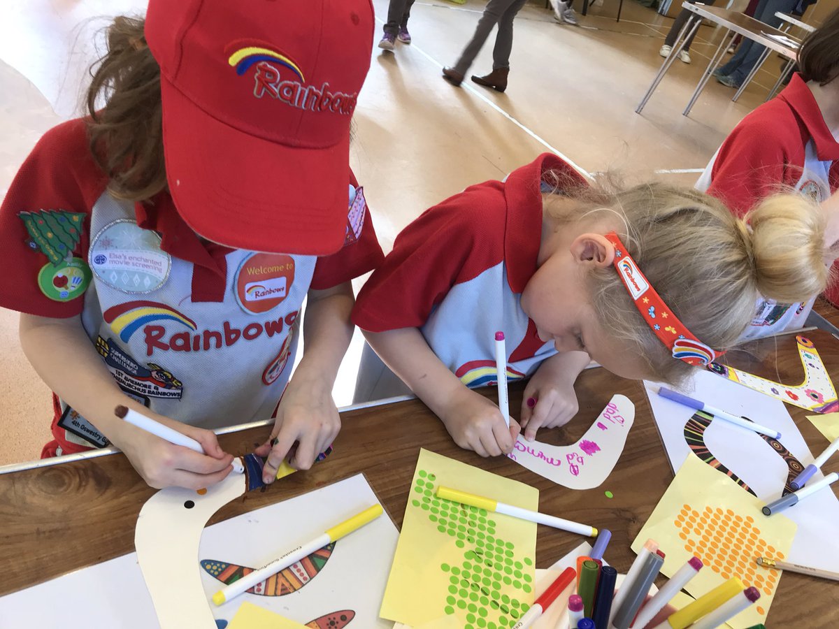 1stHawRainbows's tweet photo. Time for origami and boomerangs! #ThinkingDay2020 @Guiding_LaSER @HawthornsSchool @GGSurreyEast https://t.co/VwCdpqen4Q