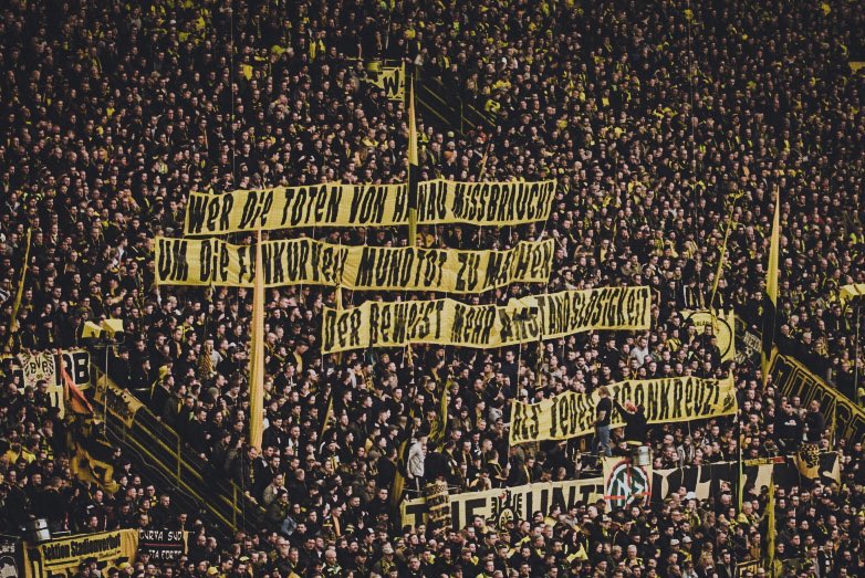 Wer die Toten von Hanau missbraucht, um Fankurven mundtot zu machen, der beweist mehr Anstandslosigkeit als jedes Fadenkreuz. 

#Hopp #bvbscf 10/10