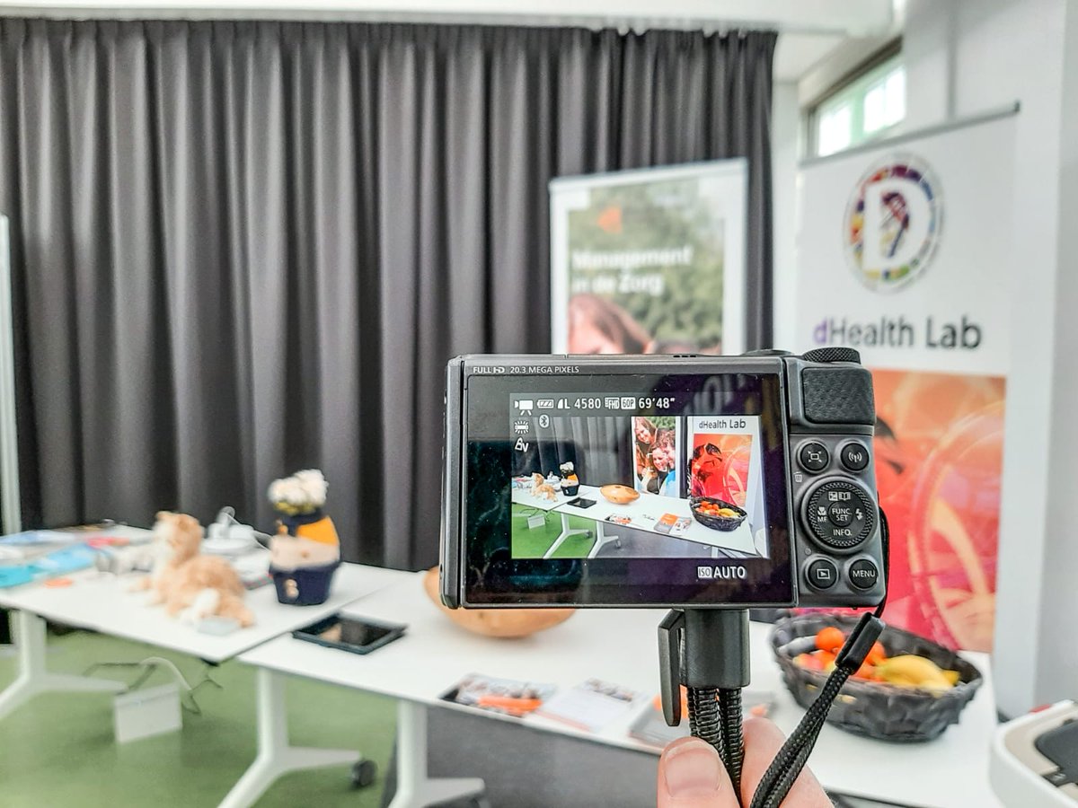 Vandaag was de Open Dag op de <a href="/hanze/">Hanze</a>! Myrthe is met haar vlogcamera naar het Wiebenga geweest. Welke technologieën in de zorg worden getoond aan toekomstige studenten? Je ziet het in de volgende vlog op ons YouTube kanaal bit.ly/385ZDuJ. 
@Hanze_HA