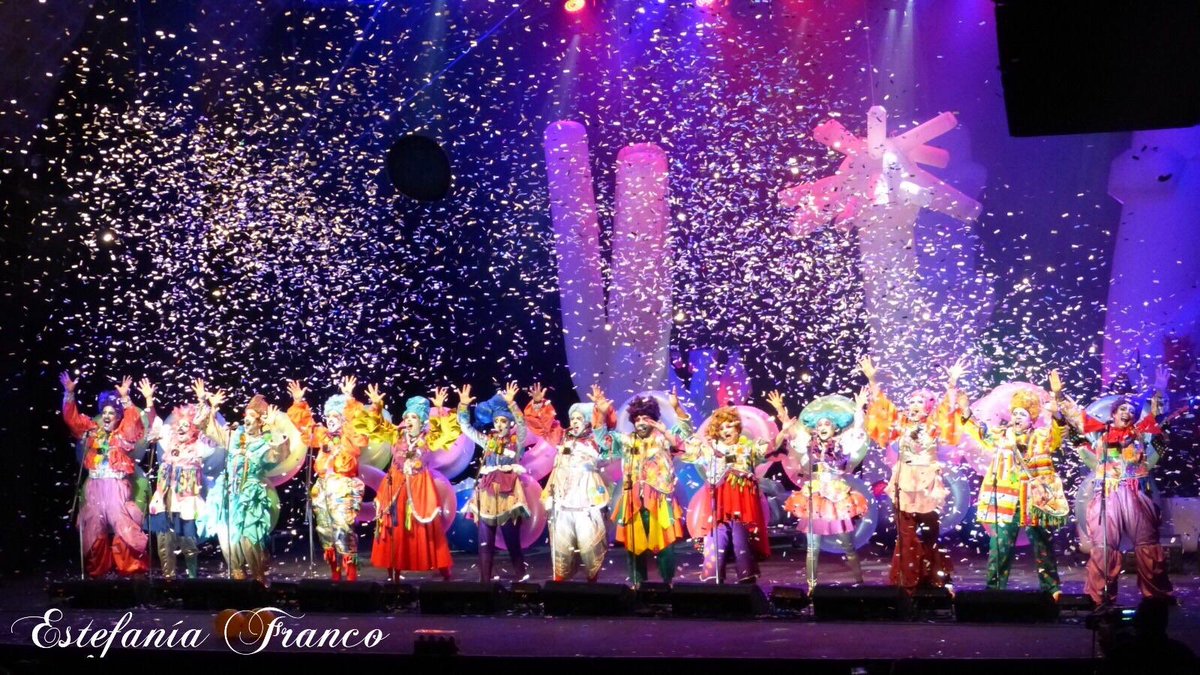 Como bien dijo la Marquez 

¨Hoy es a disfrutar, a mirarnos a los ojos, a sonreír, siempre antes que todo¨

Que así sea amig@s cyran@s!

#cyranos