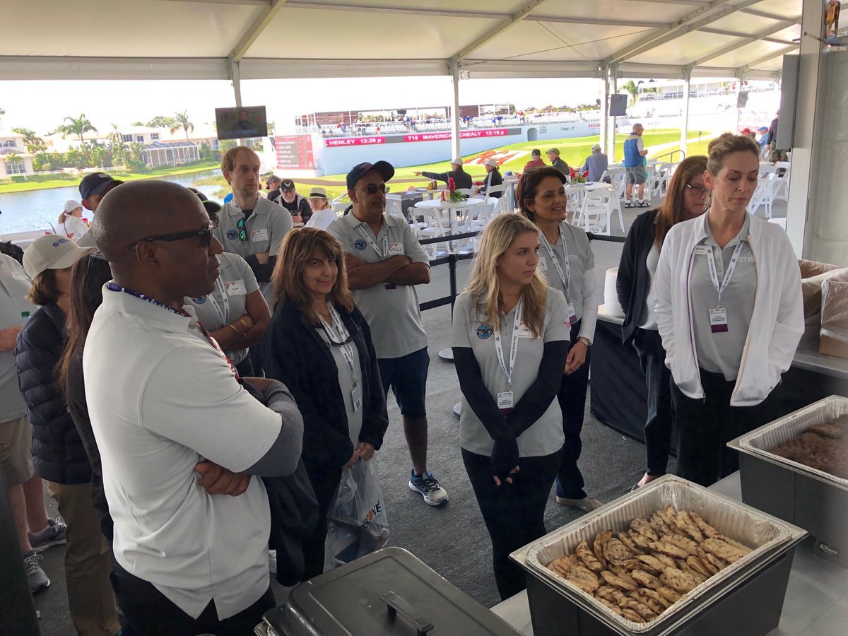 PW_WPB's tweet photo. ⁦@prattandwhitney⁩ volunteers are preparing to serve lunch ⁦@UTC⁩ Patriots Outpost ⁦@TheHondaClassic⁩ this morning #WeArePW #WeGoBeyond https://t.co/EpEXdAe6Mq