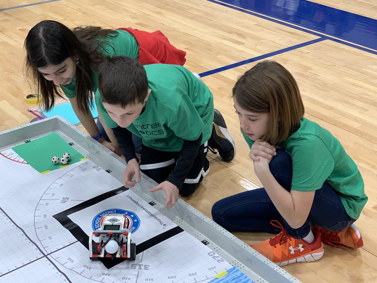 annwjohnson's tweet image. Young coders at work #HEROrobotics #@Humble_Science