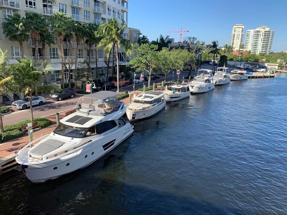 GreenlineSpain's tweet photo. Familia Greenline en Miami 😍
#greenline48fly #greenline40 #greenline39 #greenline48fly #greenline48fly #greenline45fly https://t.co/XxLZp4zmDg