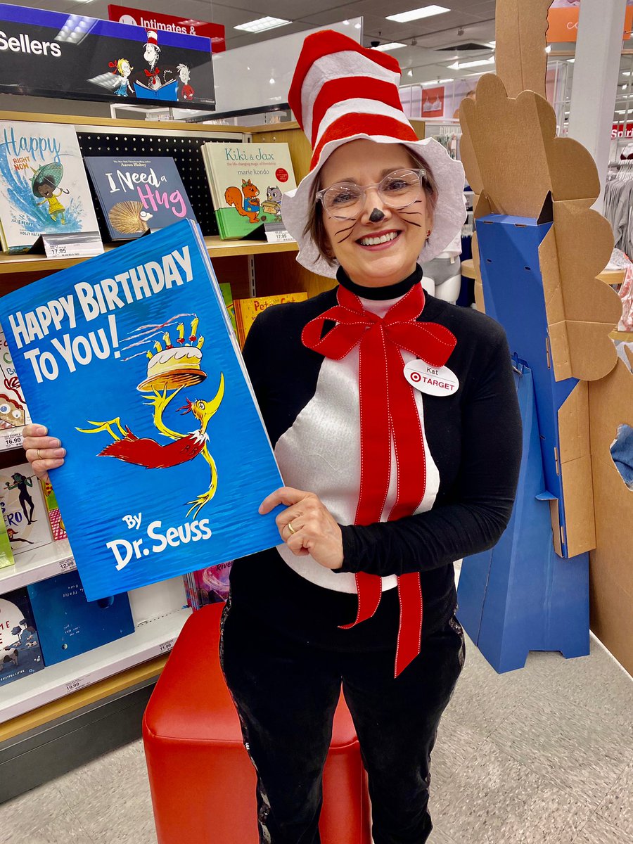 DrzymalaStephen's tweet image. Our very own “Kat” in the Hat! #happybirthdayDrSeuss #catinthehat #DrSeuss #ClearwaterTarget #onefishtwofishREDfishbluefish #T1820 @Target @LoganRiedman @Cynthiagallo7 @CCasarez1 @aldenkooken @KimBurke07