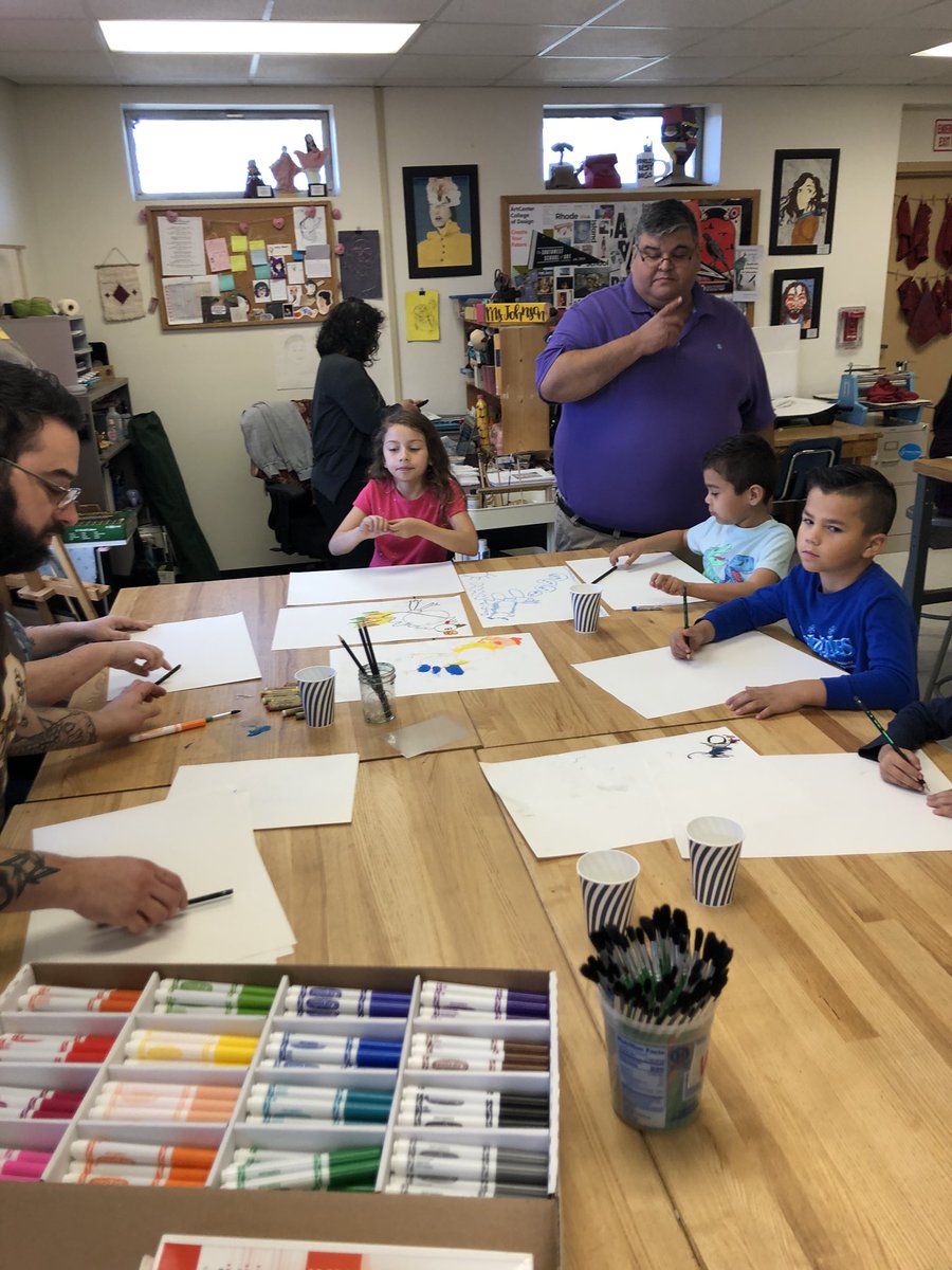 misdvisualarts's tweet photo. Elementary students celebrating BIG ART DAY! High school NAHS student volunteers are demonstrating awesome leadership skills. 🎨 @mcallenfinearts @lamar_academy @DeLeonIBArt @DrGonzalez8 @gonzalezelem @warriors112 @FieldsFalcons  @perezpioneers @NikkiRoweArt https://t.co/RomSC6wwNW