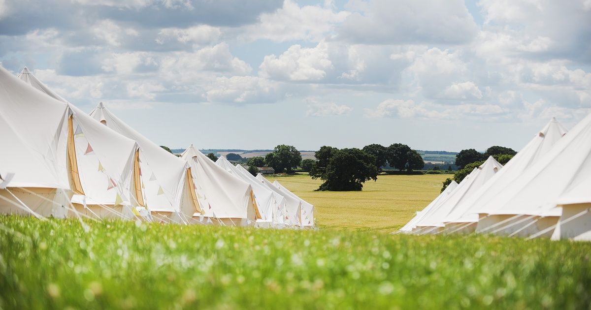 🏕️ We’re delighted to offer some of the coolest boutique camping options around. From traditional gypsy-style caravans to luxuriously furnished bell tents, there’s no need to say goodbye to your home comforts while you’re with us. Book here: buff.ly/37CTxlw