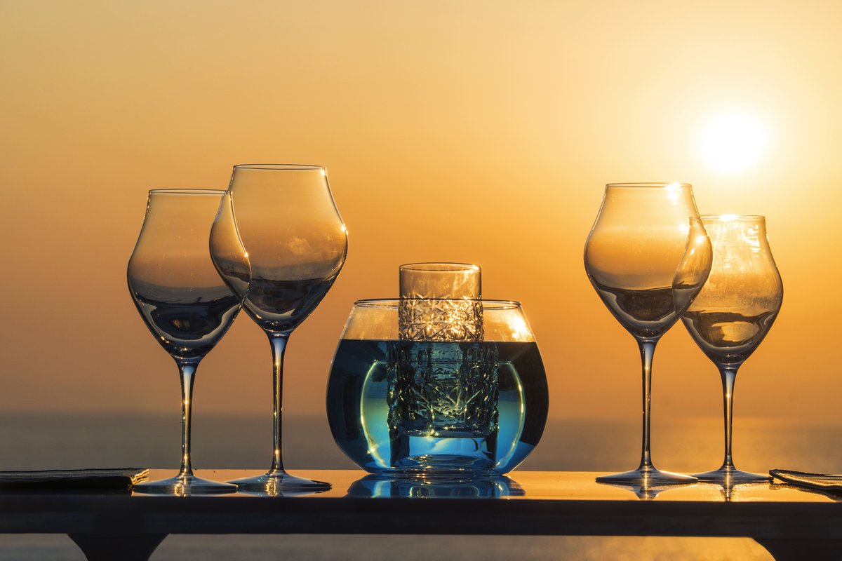 MykonosRiviera's tweet photo. Feel the sun kissing you one last time before it goes
down and enjoy the most romantic dinners of your life!
Photo credits : George Lizardos
https://t.co/kXncIO3nn5
#Mykonos #LuxuryHotel #MykonosHotel #Tourlos #travel #petasoshotels #luxurytravel #jmakhospitality #slhinvited https://t.co/6sIT8COODk
