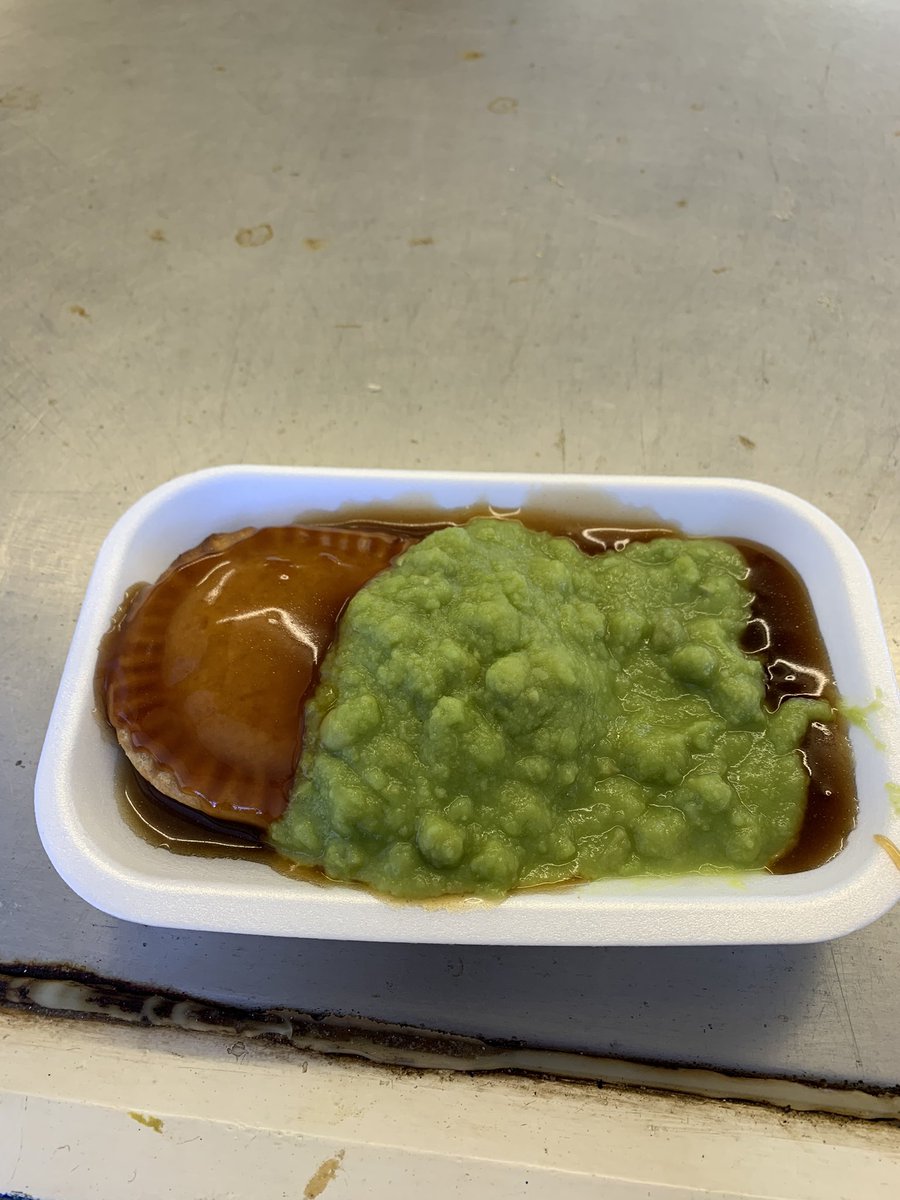 redz456's tweet photo. Pie & peas #nothernpremleague #whitbytownfc https://t.co/G72JYl43gN