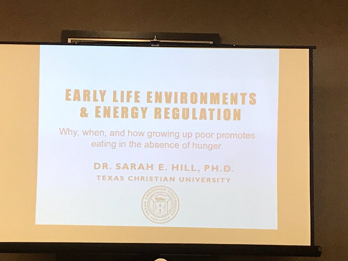 JaimieKrems's tweet image. Why, when and how growing up poor promotes eating in the absence of hunger—@sarahehillphd integrating life history theory to understand links between childhood environments and obesity at #SPSP2020