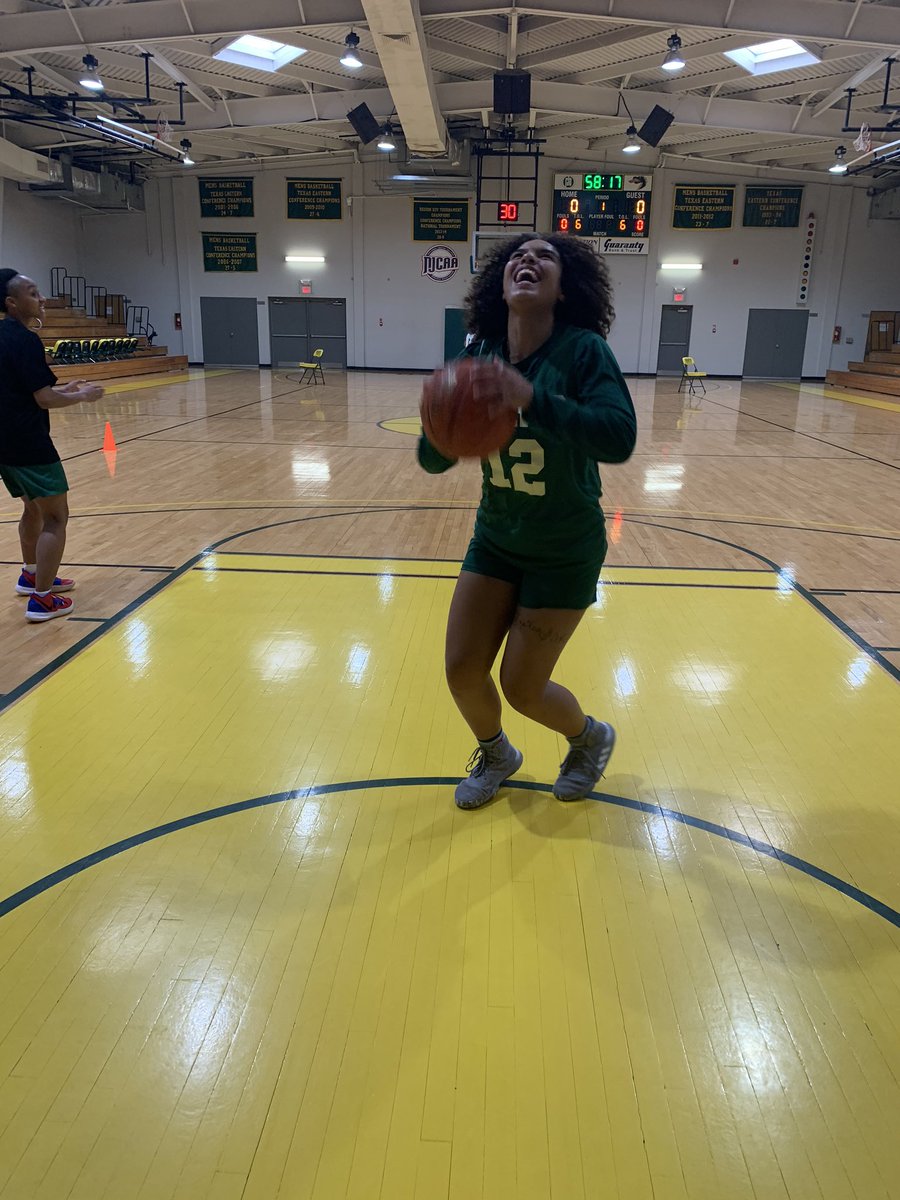 LadyDragonsWbb's tweet photo. Game Dayyyy ‼️ Last home game of the season. Tune in for Sohopmore night today as we honor our two young ladies @_tahliasloan @taiasmith24 on the court. We take on Blinn tomorrow at 2pm. Let’s send these ladies out with a bang🎆 #BeThereOrBeThere💚💛 https://t.co/3HM6yQ4PuI