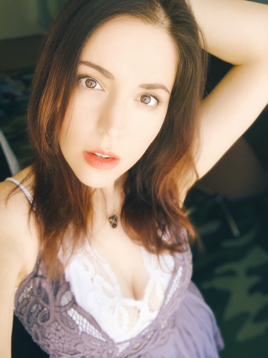 AmberLeeConnors's tweet photo. Good morning, @FayComicShow !!! Come say hi!! ☺️ https://t.co/9Mj86IFWKo