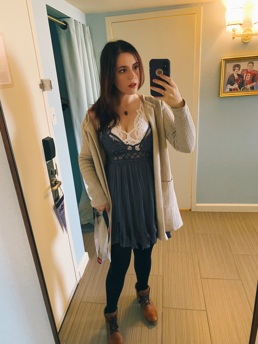 AmberLeeConnors's tweet photo. Good morning, @FayComicShow !!! Come say hi!! ☺️ https://t.co/9Mj86IFWKo