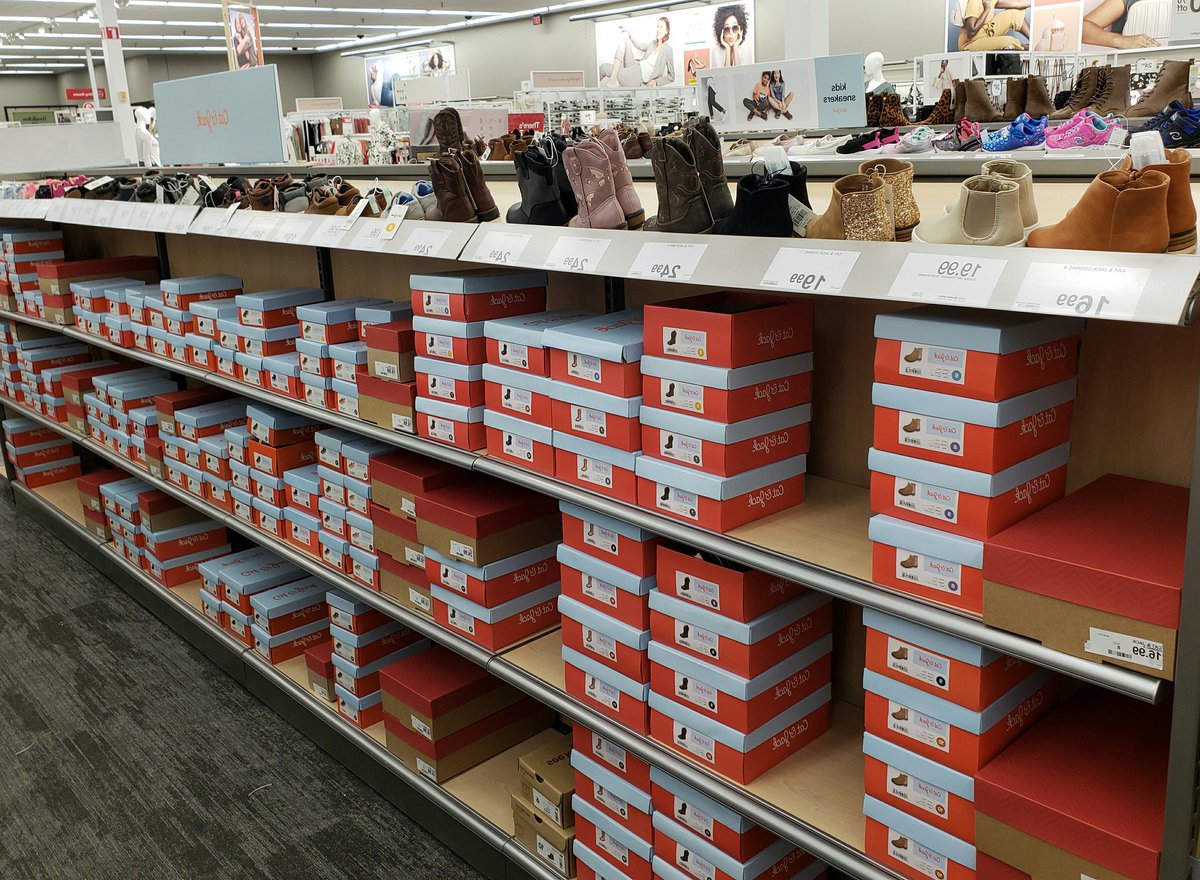 Ready to offer the best to our guest this weekend! 👢👟👠👡👞🎯 No shoe gets left unboxed! <a href="/jodijordheim/">Jodi Jordheim</a> <a href="/lesliebrown318/">Leslie Brown</a> <a href="/paulakT0658/">Paula Kava</a> <a href="/jenscheett/">Jennifer Scheett</a> @adam_r_schutt <a href="/HepolaSydnay/">Sydnay Hepola</a> #D143BestFootForwardChallenge