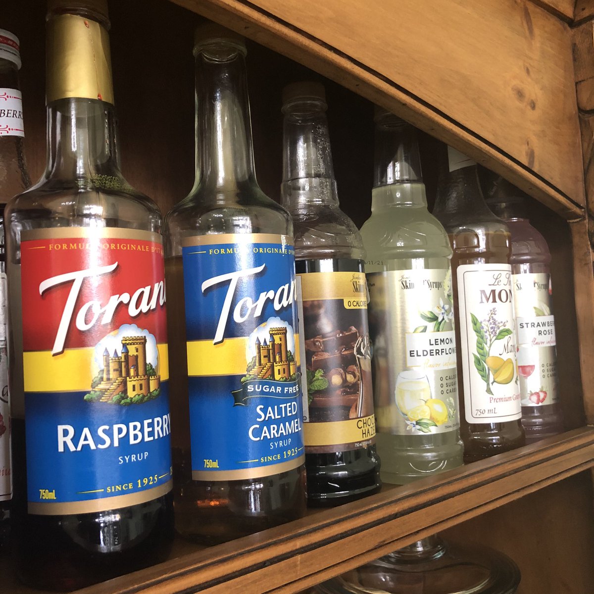 CallaLilyBridal's tweet image. Need an extra flavor boost for your morning tea? We have a variety of syrups available to put that extra shot of flavor in your tea. Stop in today grab a tea and ask about our flavor shots.