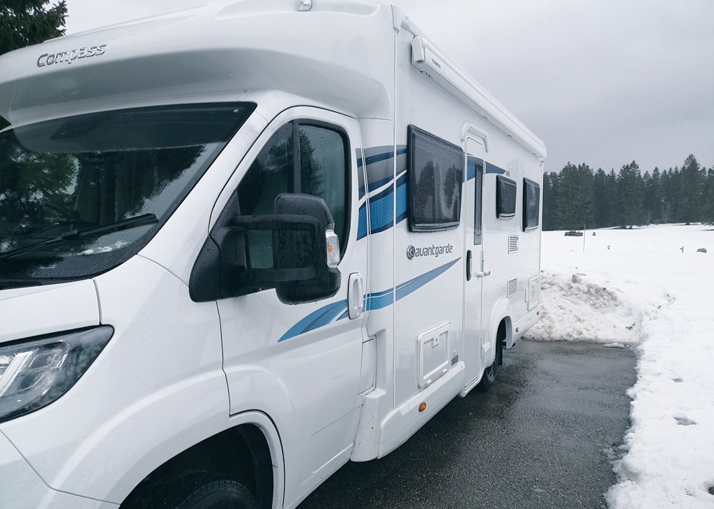 Well hello Switzerland! There's a beautiful, thick layer of snow outside, its truly beautiful!

Luckily we're super toasty inside! Thanks <a href="/Whale_Pumps/">Whale</a> ❤️

#compassAvantgarde #mountaindriving #motorhoming #homeiswhereyouparkit #vanlife 🇨🇭 <a href="/_Elddis_/">Xplore, Elddis & Buccaneer</a>