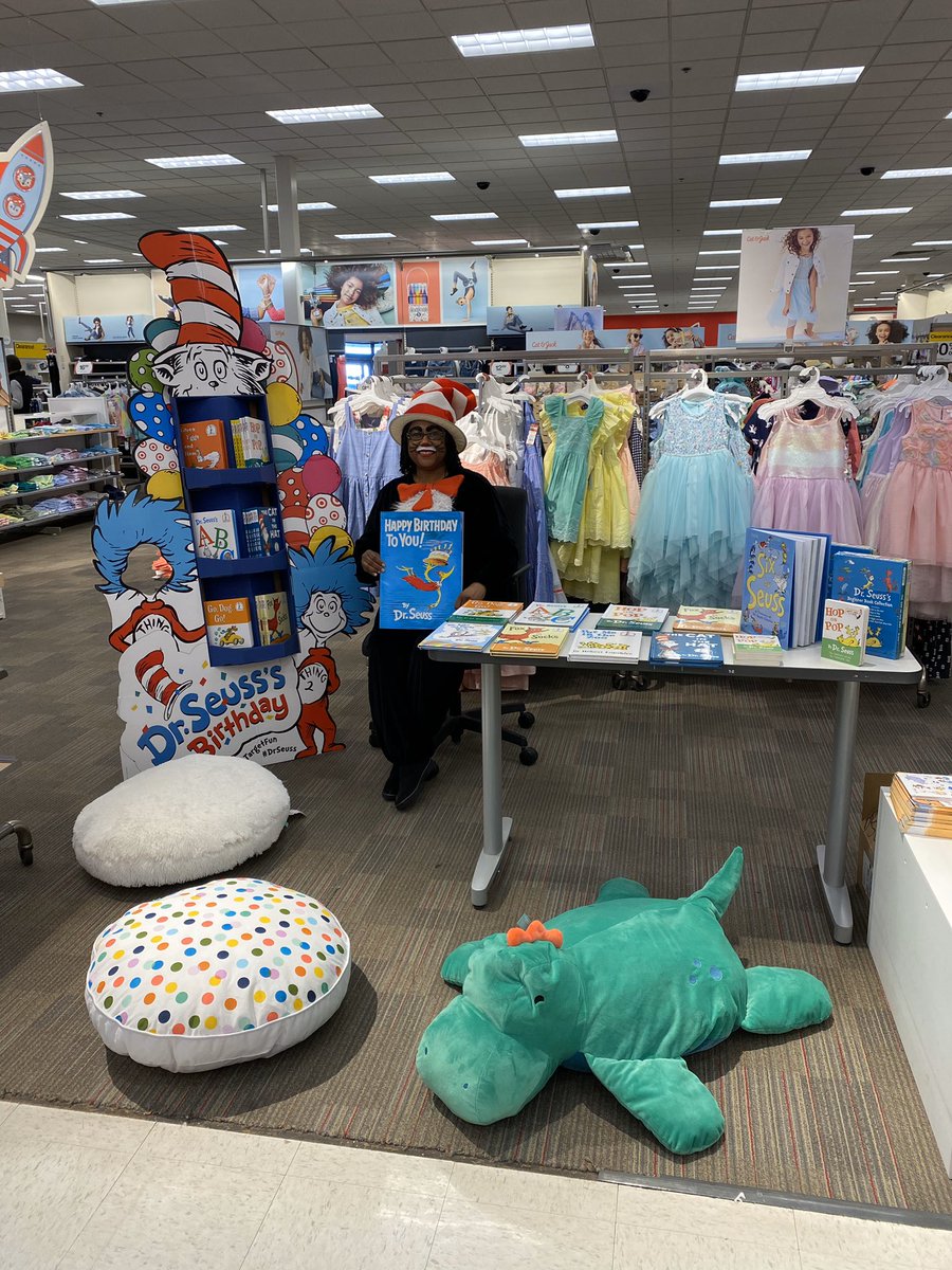 Oh the places you’ll go with Guest Advocate Danita reading to you. Could not be more excited for our Dr. Seuss reading event! <a href="/servi_nina/">Nina Recupito</a> <a href="/cmedina_tgt/">Claudia Medina</a> @DanielCebulski <a href="/BritAt870/">BritAtTarget870</a> @ErinHostinsky <a href="/veramay11/">April Bengert</a>