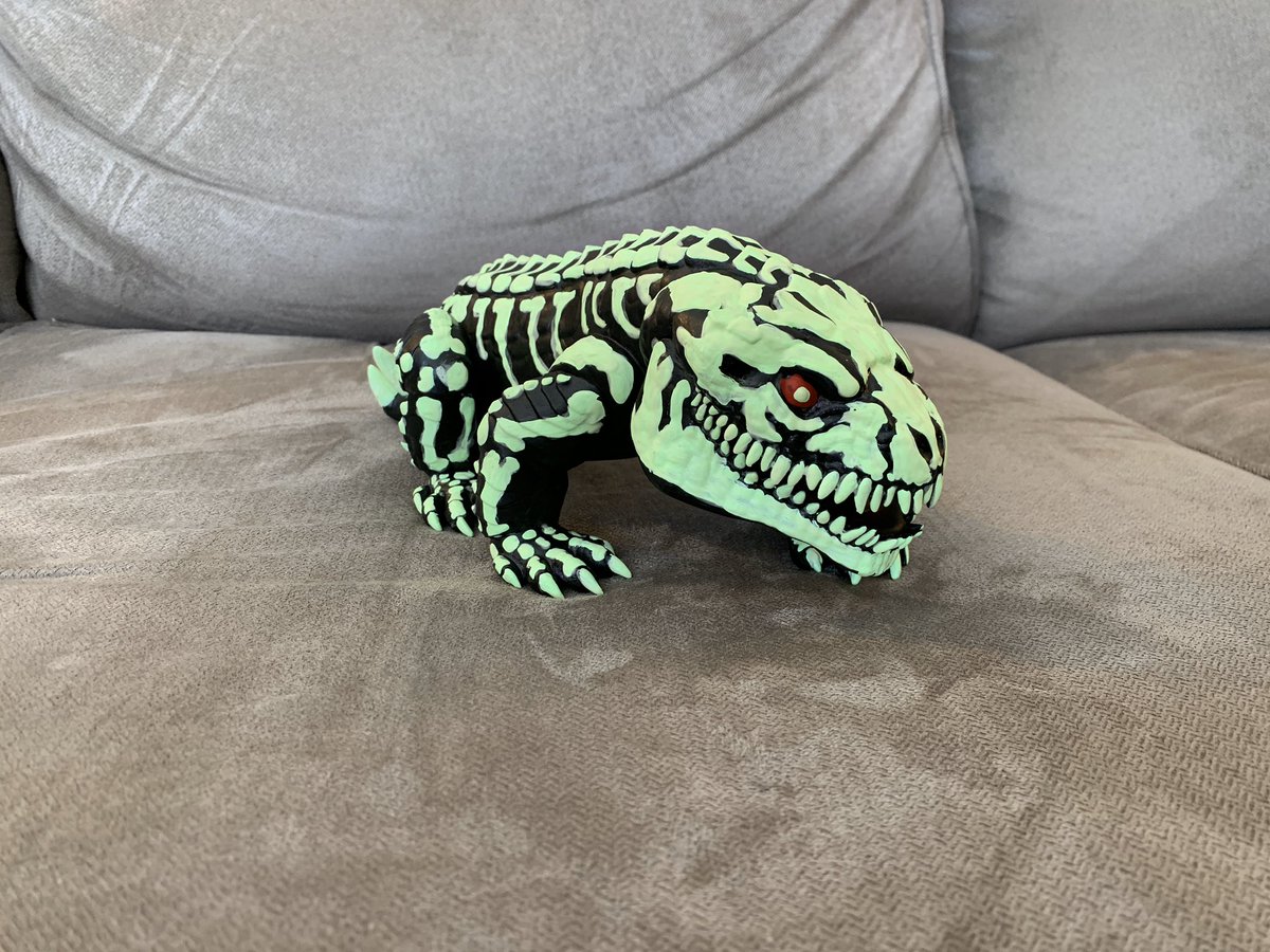 croctopusart's tweet photo. Scare Lizard #mastersoftheuniverse #scareglow #primalage #custompaint #commissionsopen #art #artistoninstagram https://t.co/NbcbnPmXIW