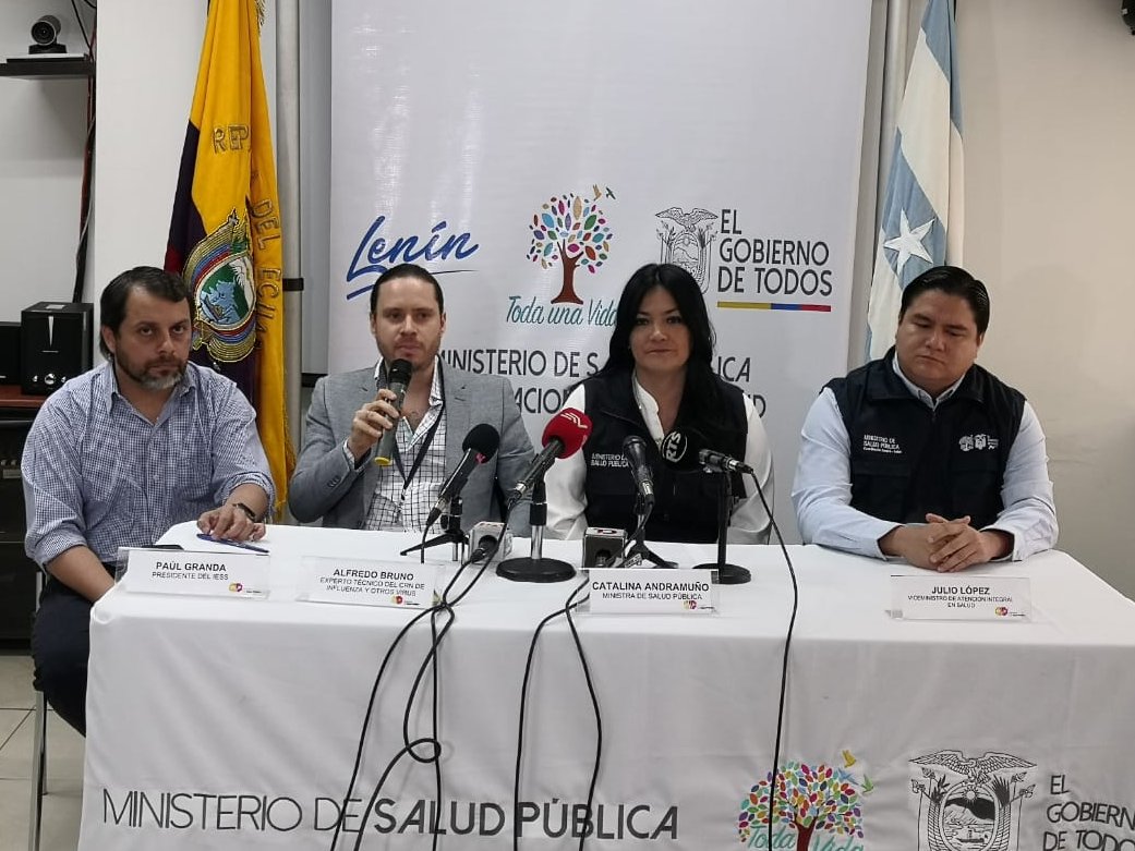 Salud_Ec's tweet photo. Rueda de prensa Informe #COVID19 || "Ecuador forma parte de la red global de vigilancia de influenza y otros virus respiratorios de @opsoms. Los resultados emitidos por el @INSPI_ECUADOR cuentan con calidad y control suficientes para estos casos", Alfredo Bruno, experto técnico. https://t.co/cBZqvqwP3T