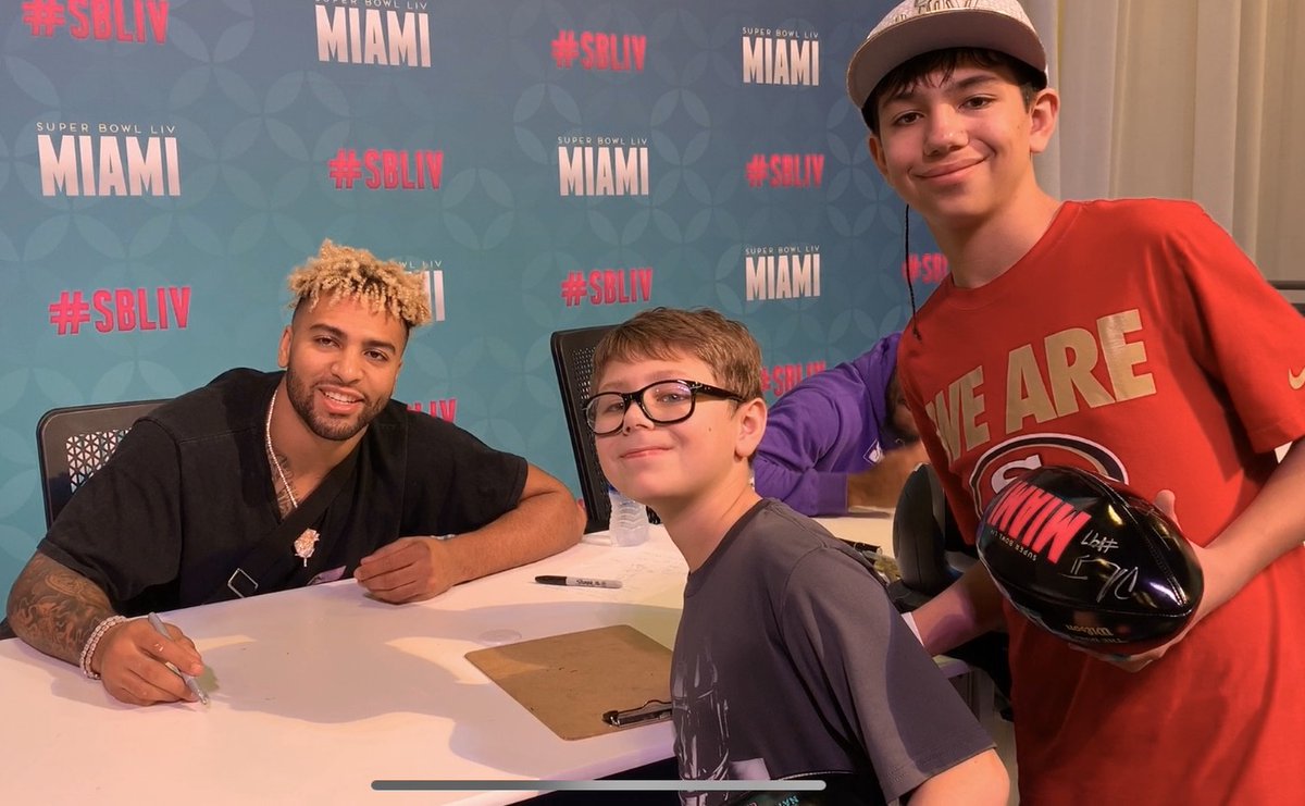 c23v's tweet photo. The #vincentsgo3on3 boys stay busy meeting our favorite athletes! At the SB experience we met @Vikings star TE and @AlabamaFTBL legend @swervinirvin_ Next blog post is up ➡️ https://t.co/FLN4vxXwt2 The boys find out his fav moment of his rookie season and more! #nfl #irvsmithjr https://t.co/NzKoML4Htl